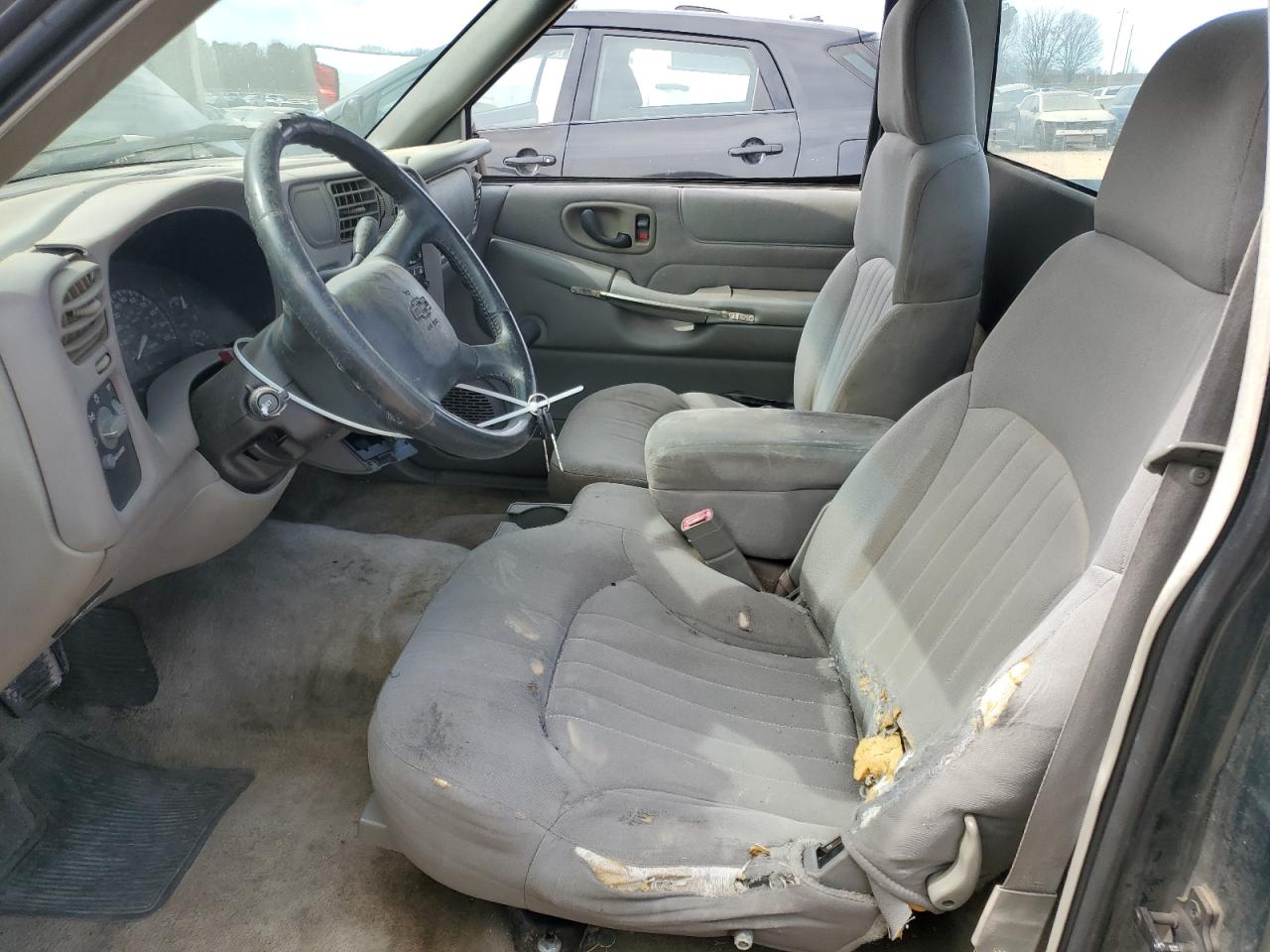 2003 Chevrolet S-10 Pickup - Image 7