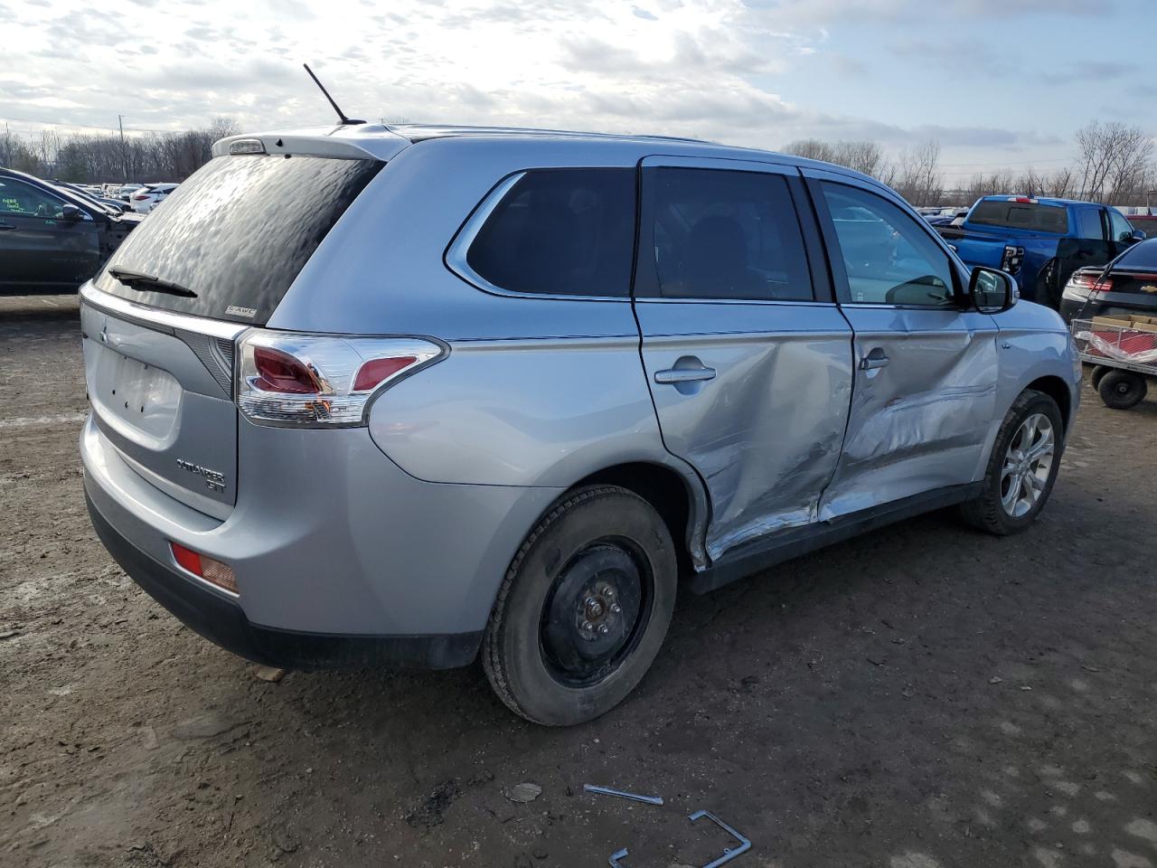 2014 Mitsubishi Outlander - Image 3