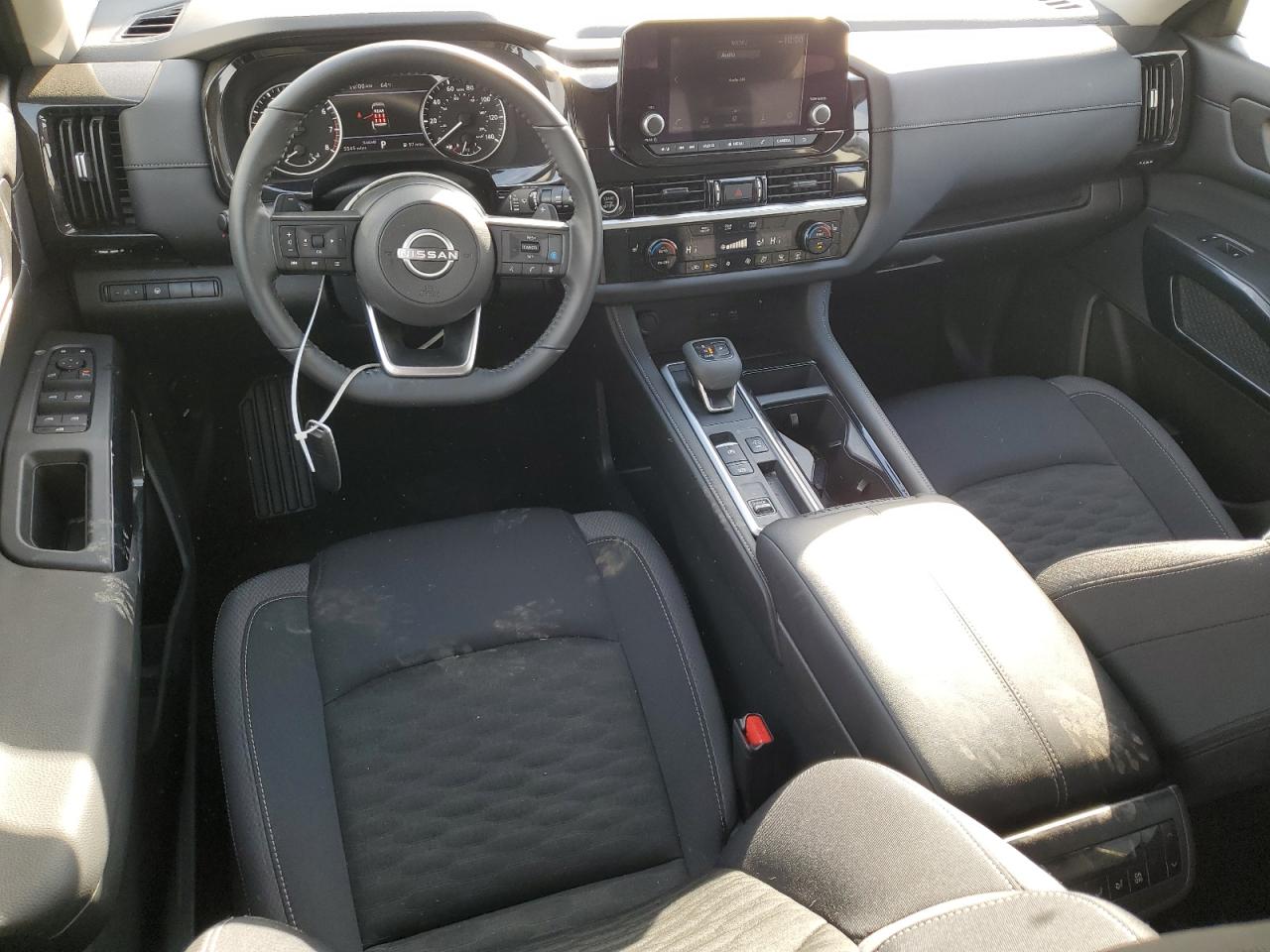 2024 Nissan Pathfinder - Image 8