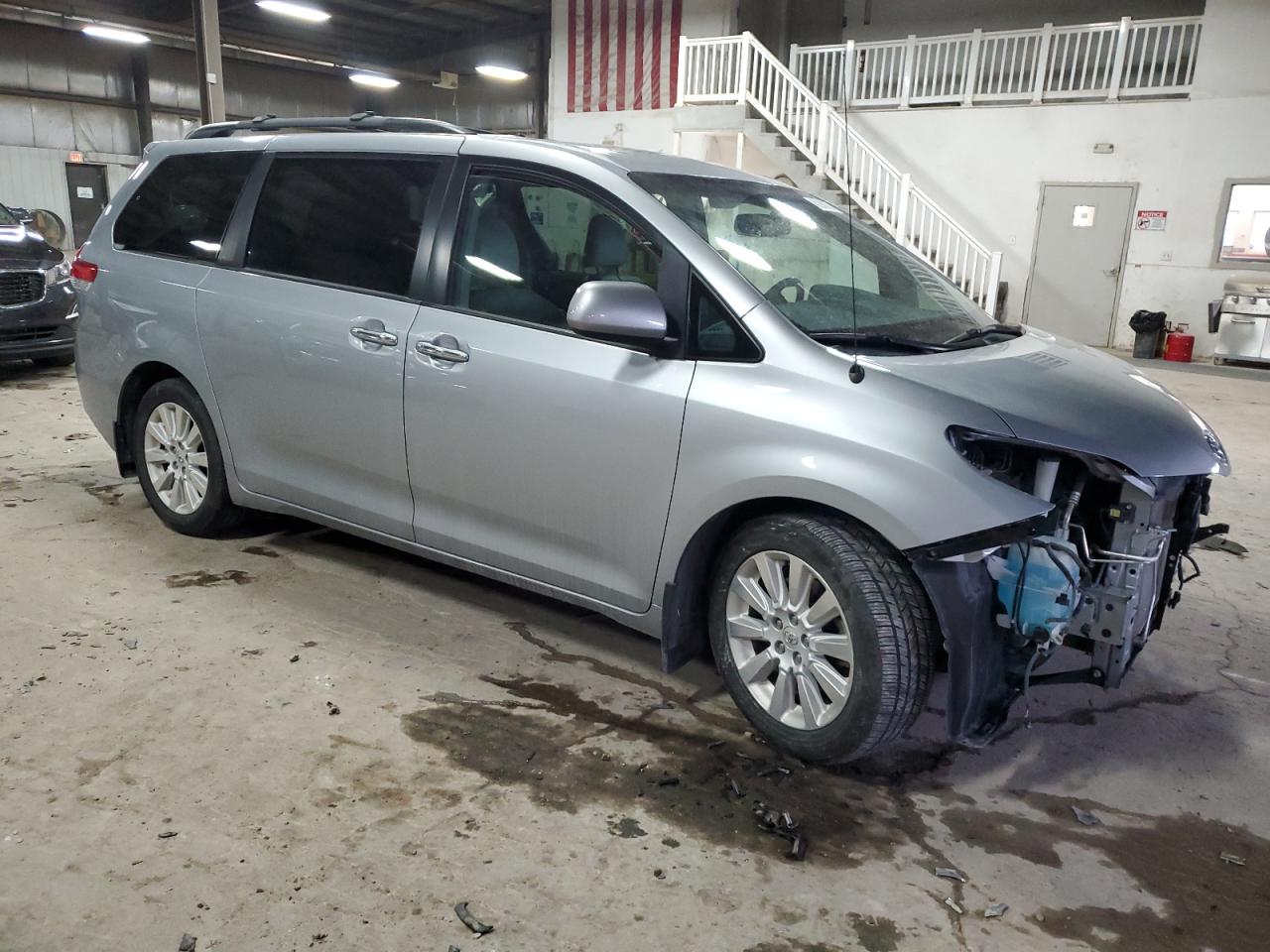 2014 Toyota Sienna - Image 4