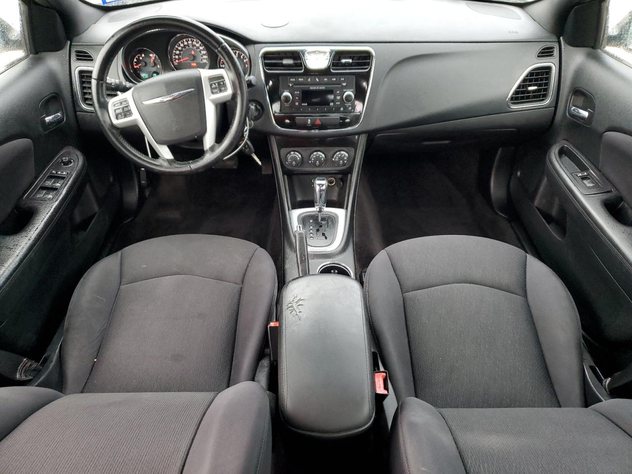 2013 Chrysler 200 - Image 8