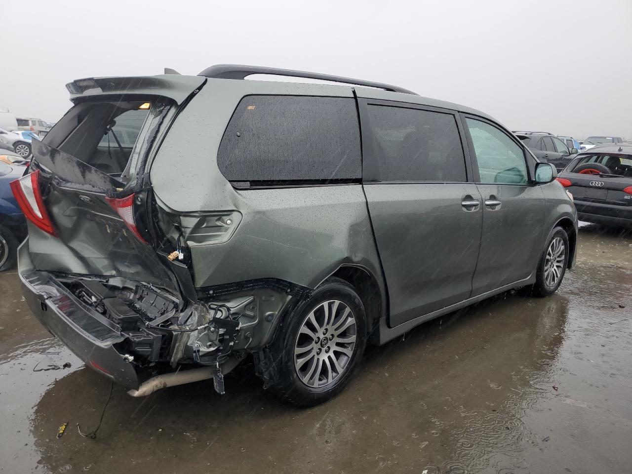 2019 Toyota Sienna - Image 3