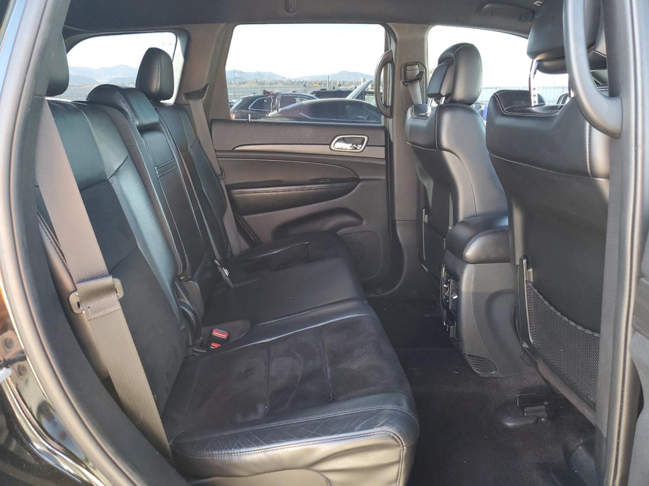 2017 Jeep Grand Cherokee - Image 11