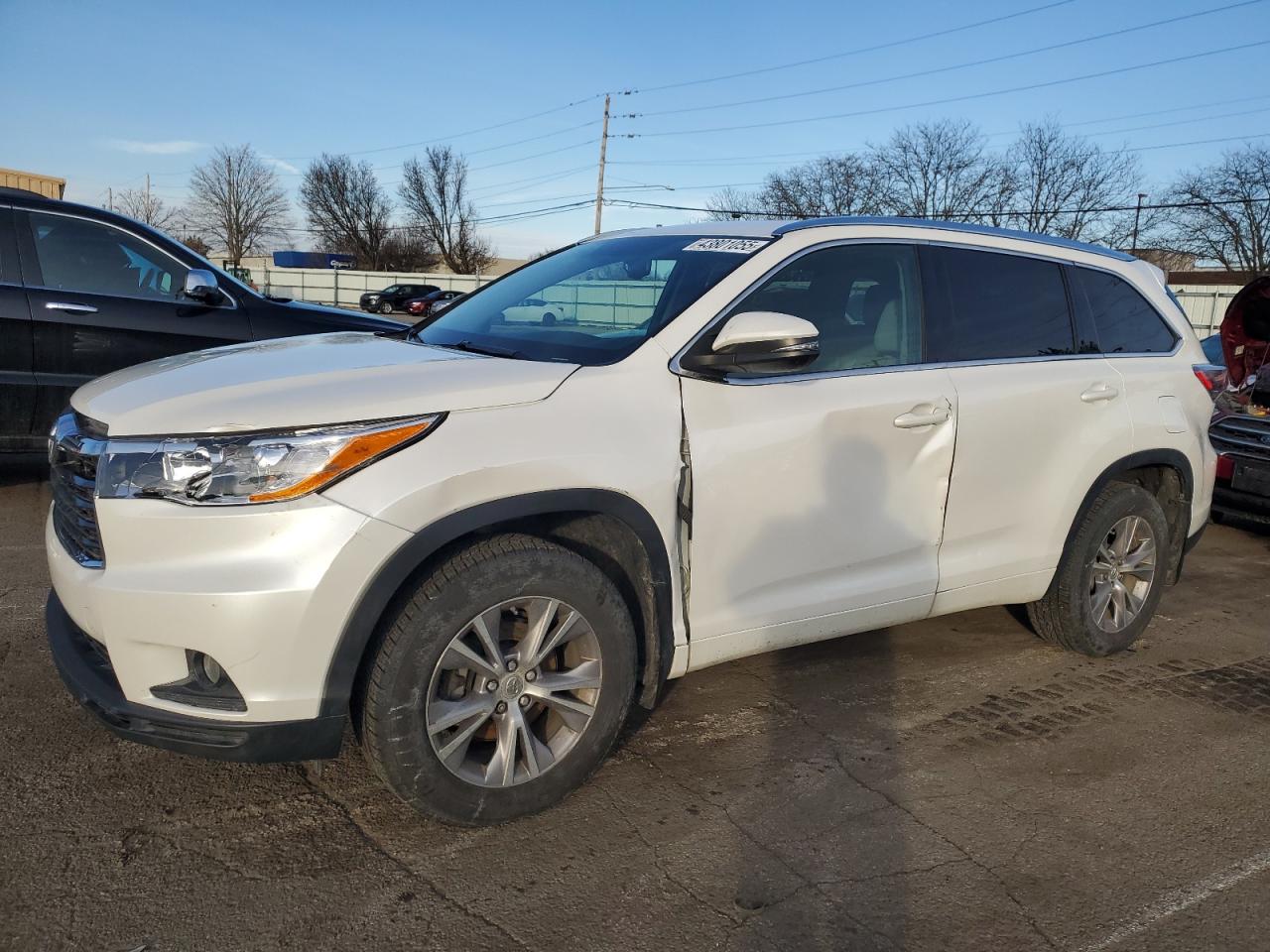 2015 Toyota Highlander - Image 1