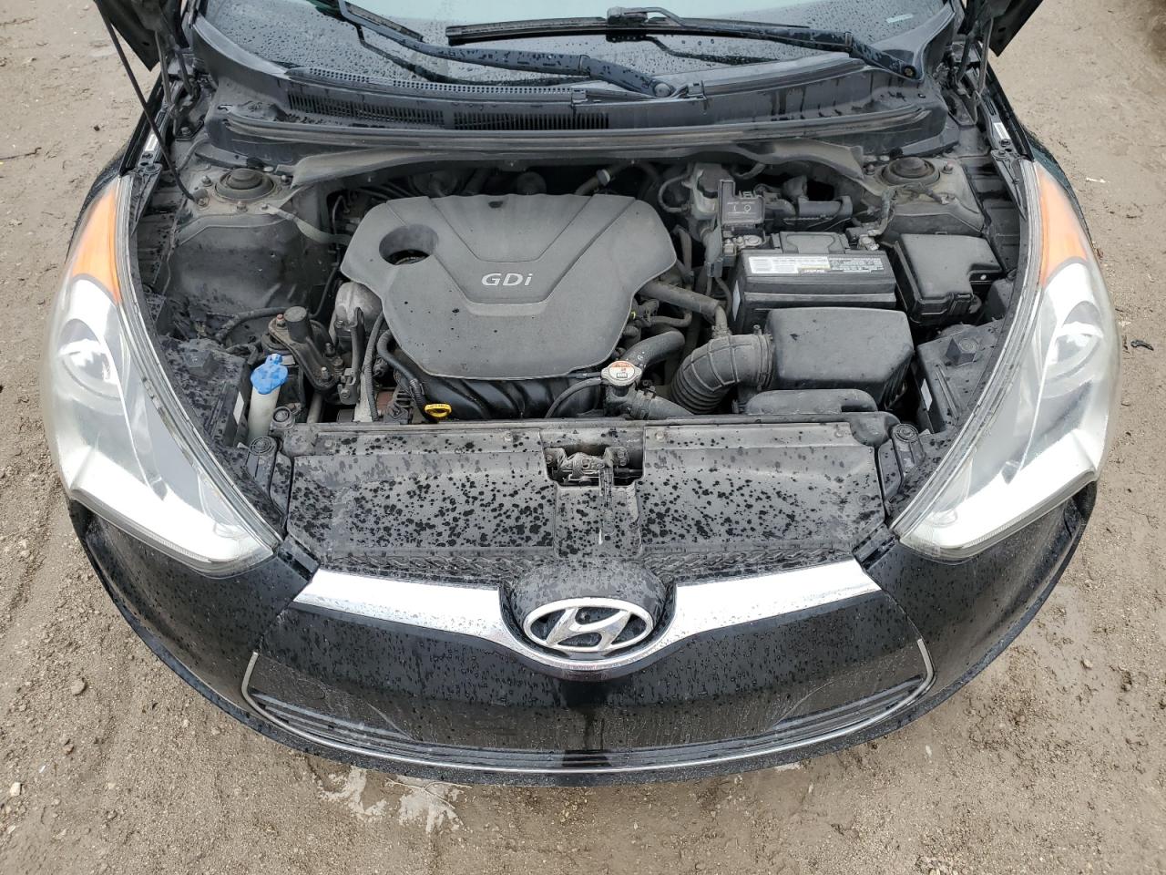 2013 Hyundai Veloster - Image 11