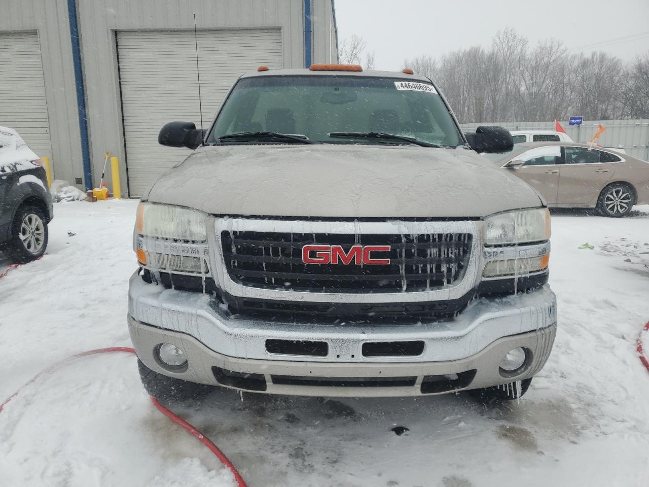 2004 GMC Sierra - Image 5