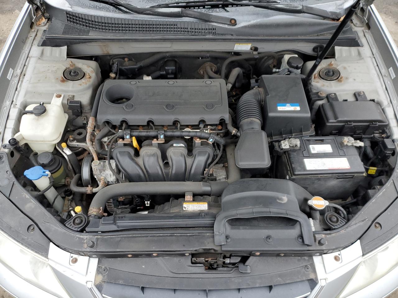 2010 Hyundai Sonata - Image 11