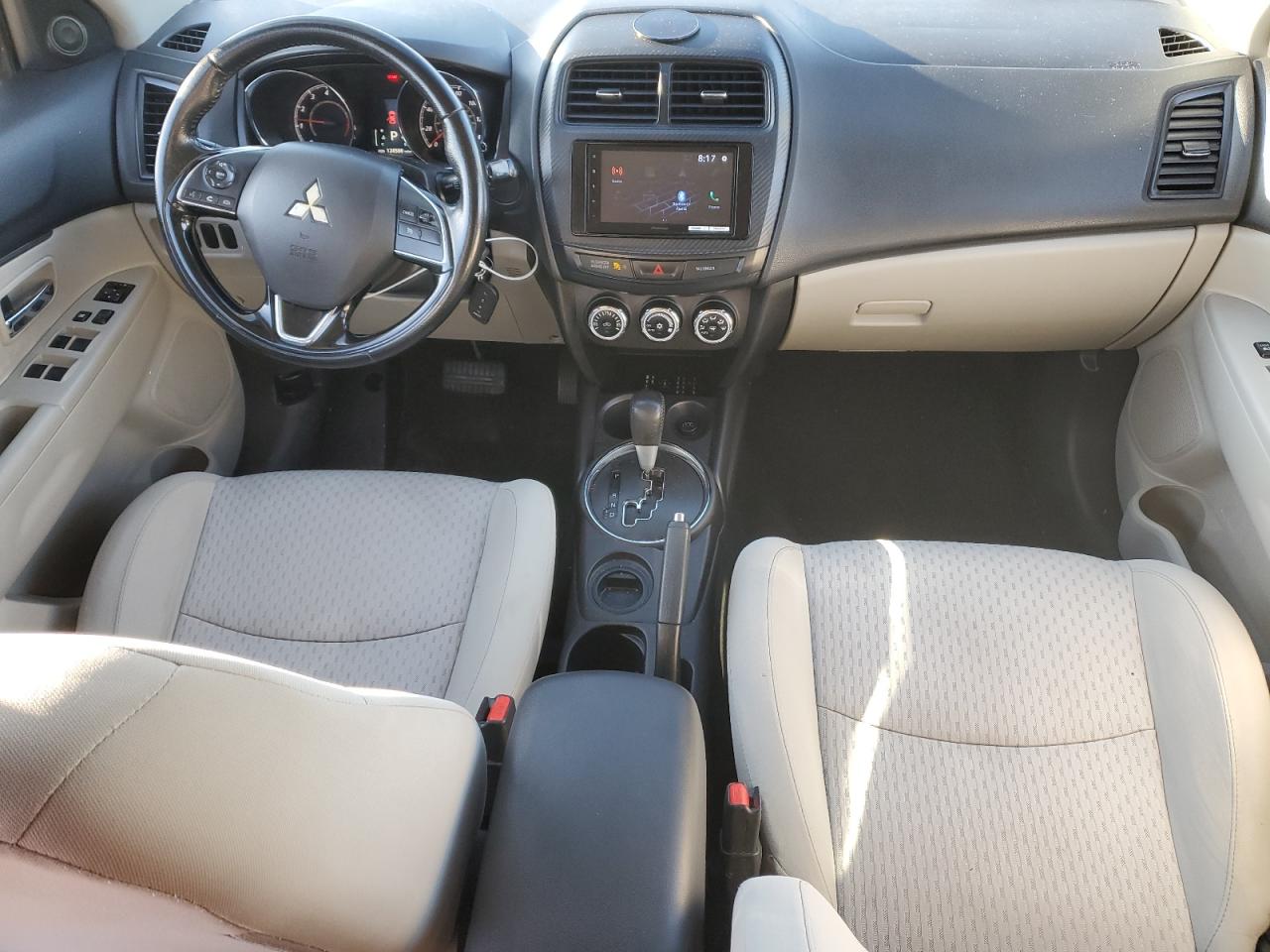 2017 Mitsubishi Outlander - Image 8