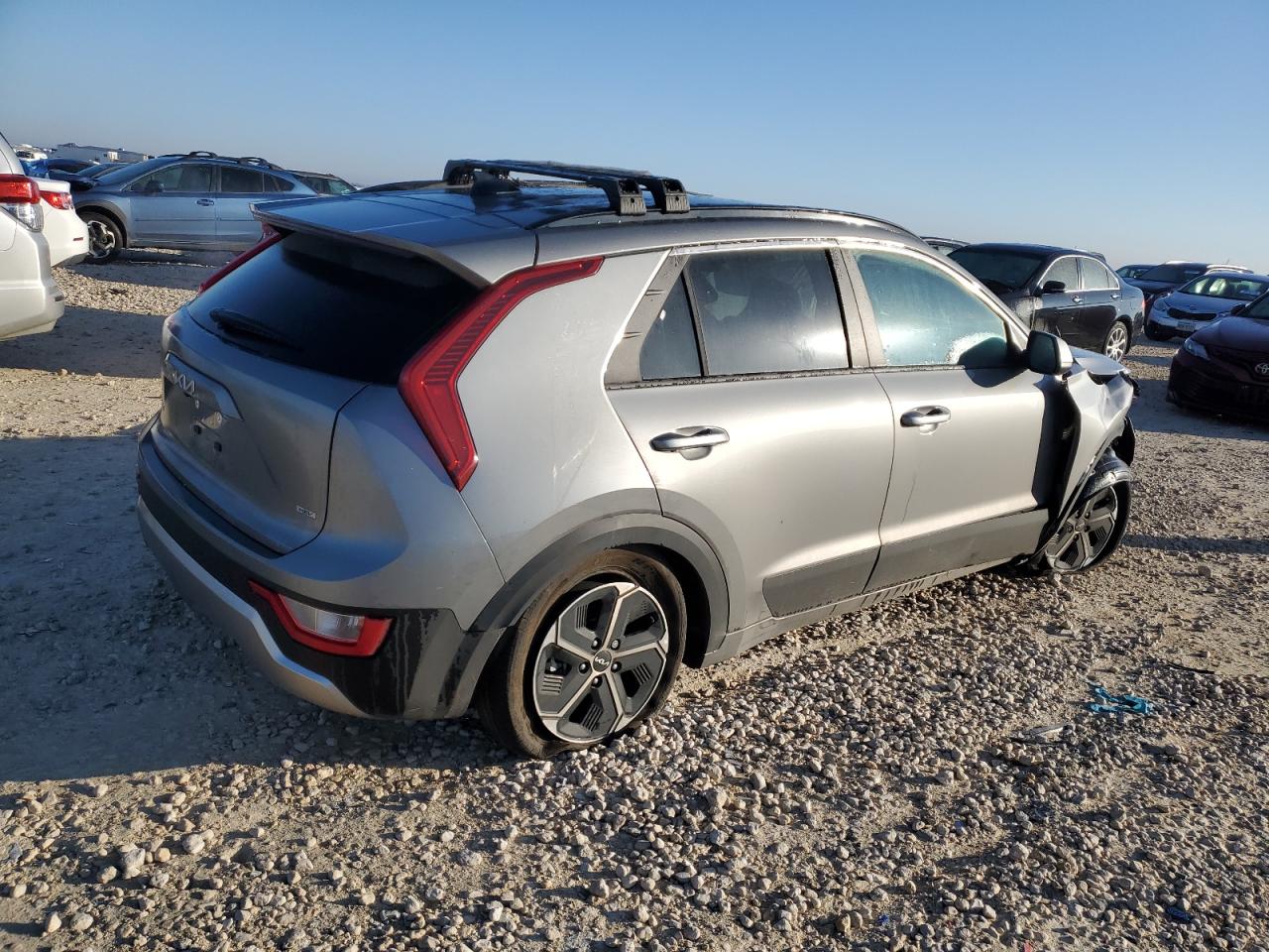 2024 Kia Niro - Image 3
