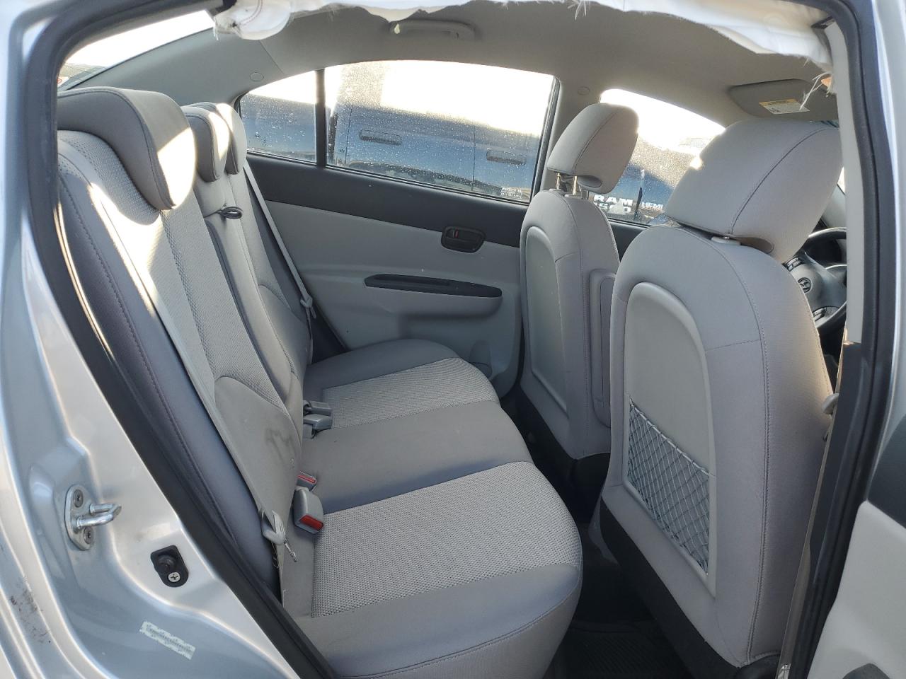 2010 Hyundai Accent - Image 10