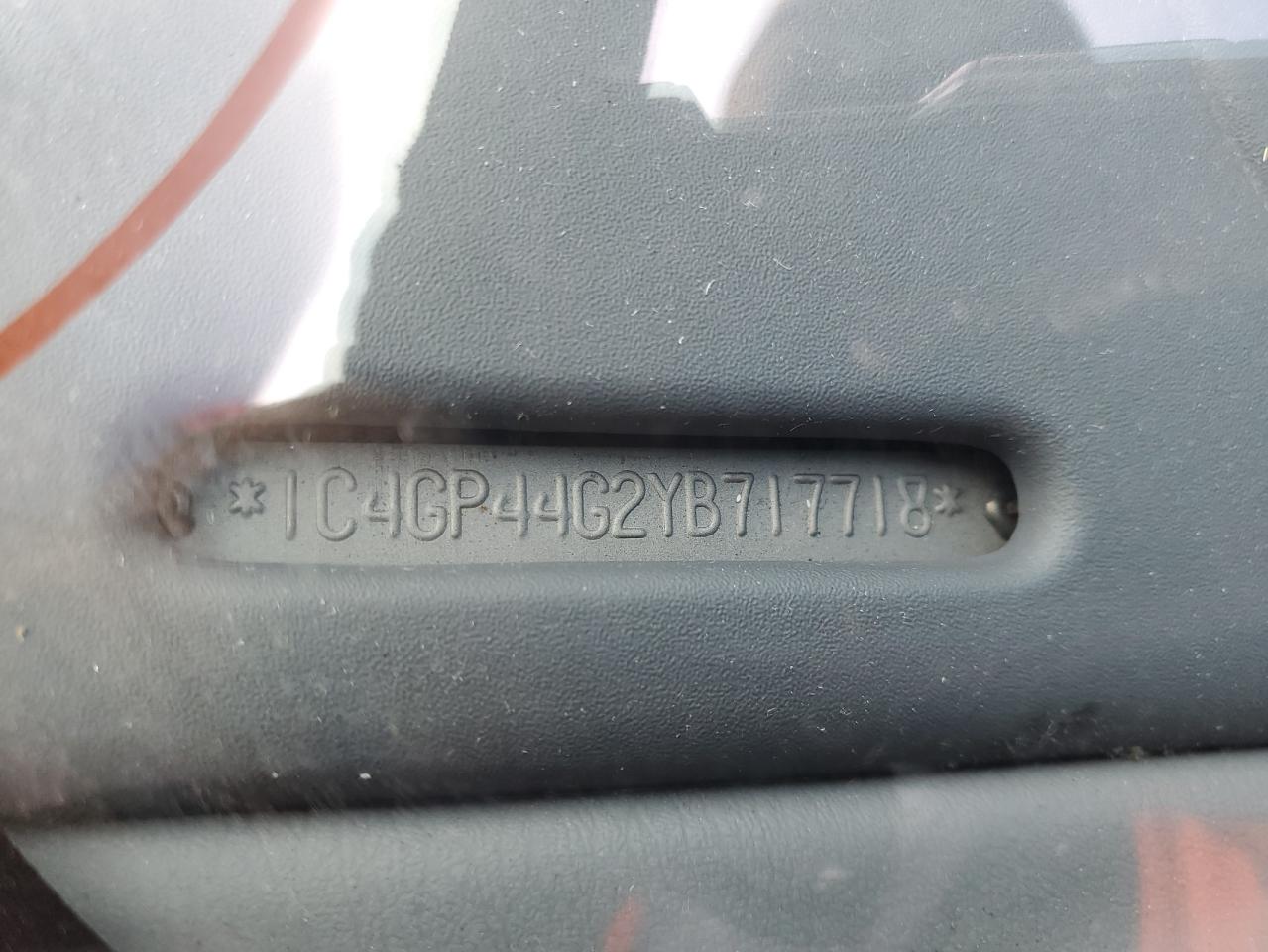 2000 Chrysler Town & Country - Image 13