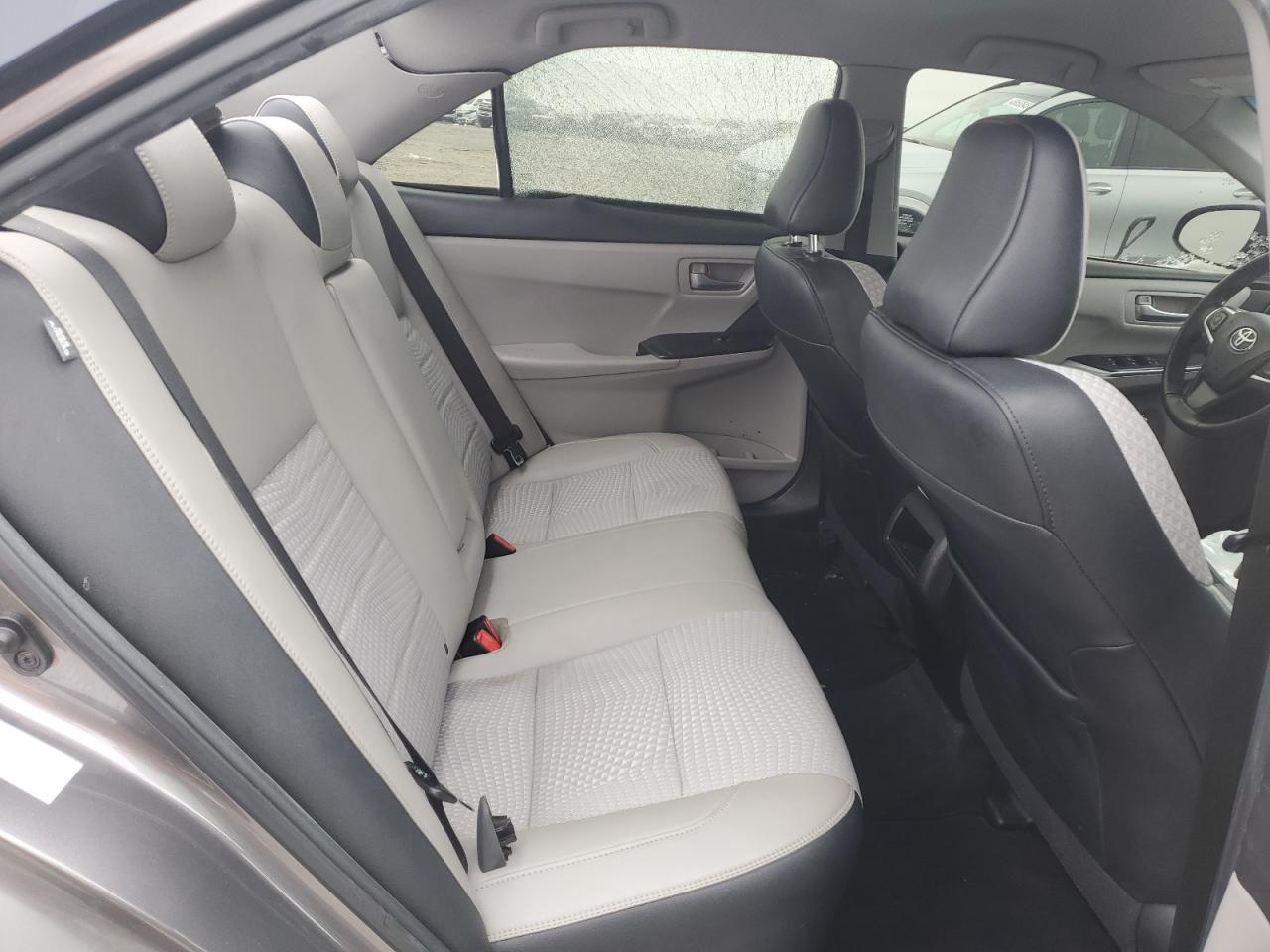 2015 Toyota Camry - Image 10
