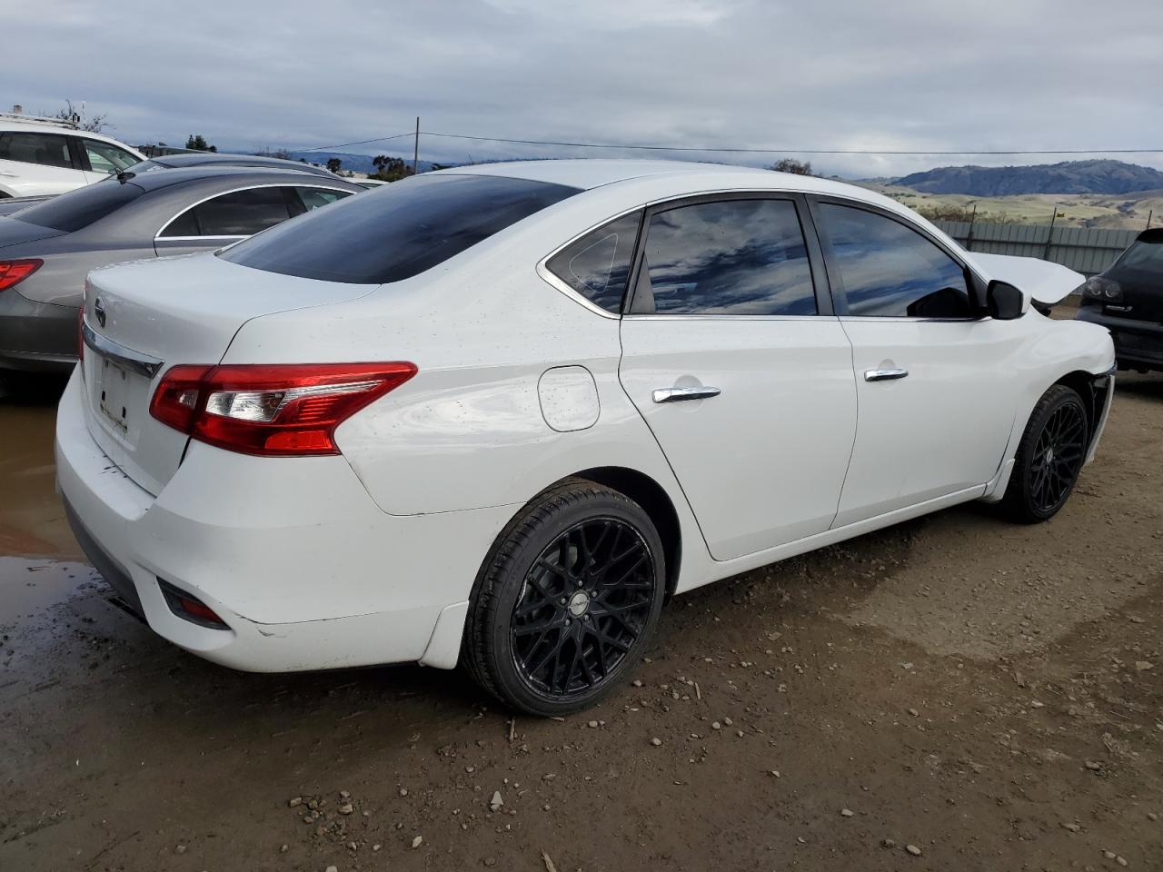 2016 Nissan Sentra - Image 3