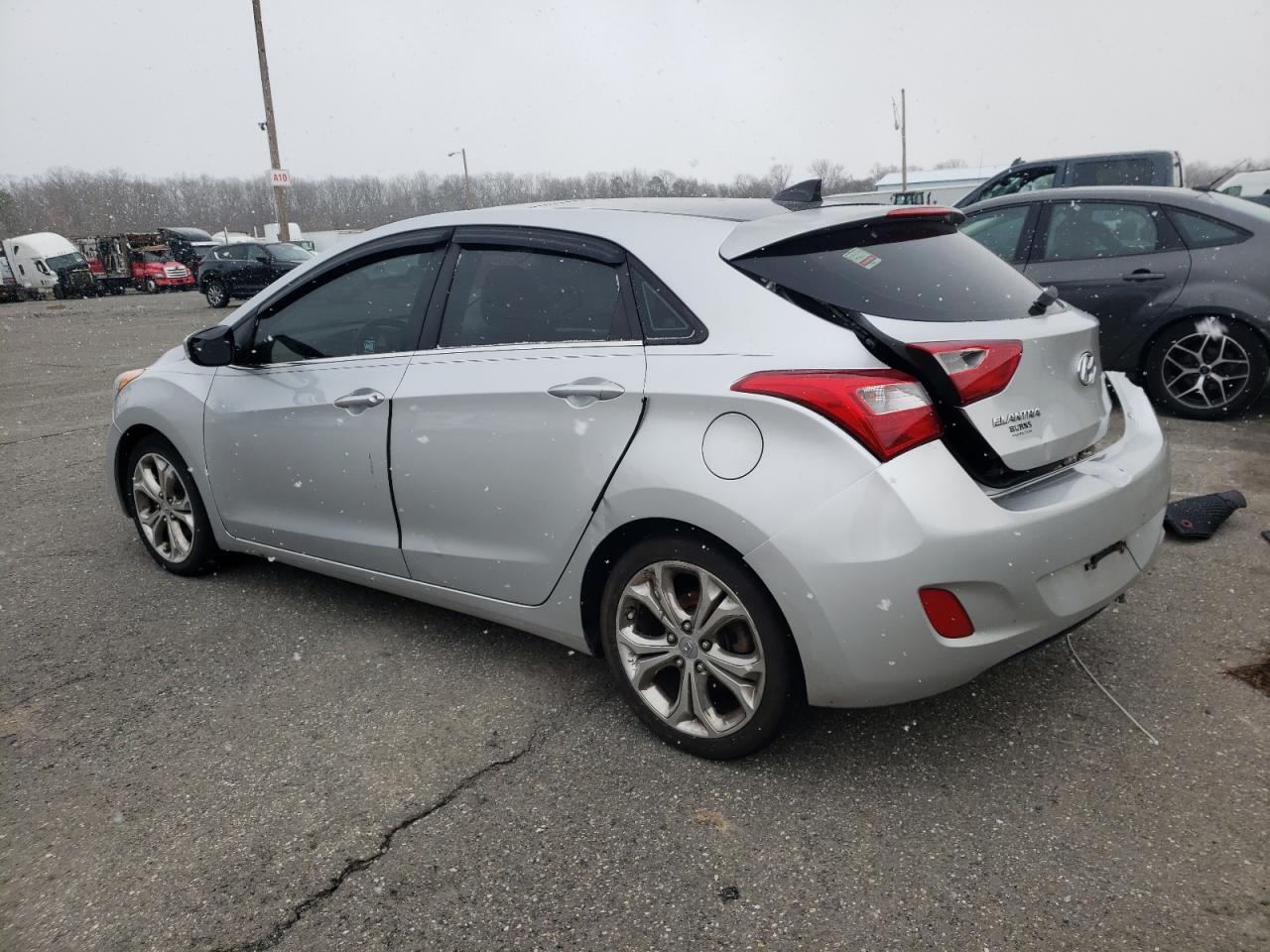 2013 Hyundai Elantra - Image 2