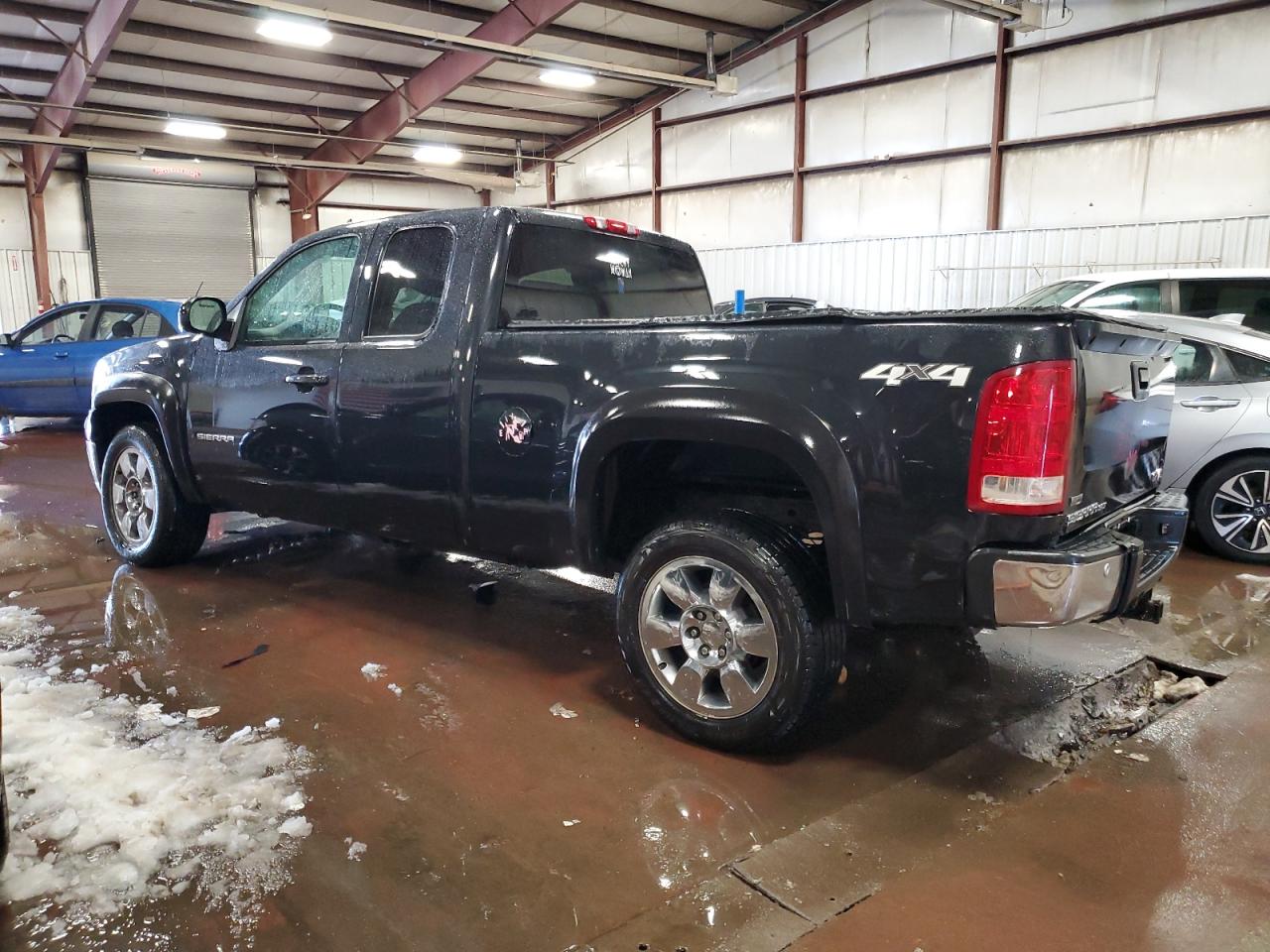 2010 GMC Sierra - Image 2