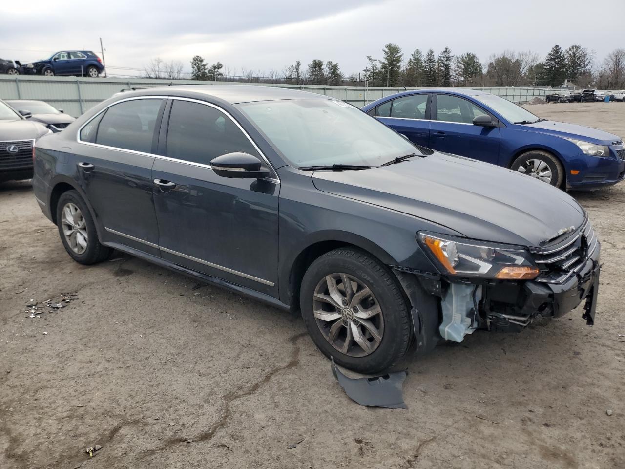 2017 Volkswagen Passat - Image 4