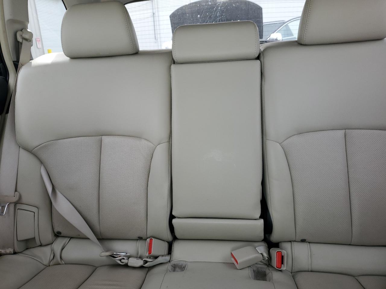 2011 Subaru Outback - Image 10