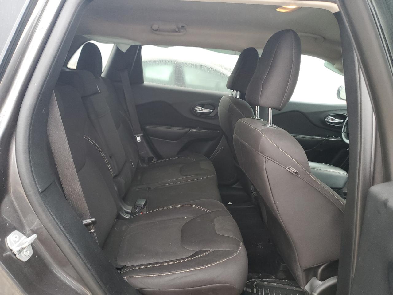 2015 Jeep Grand Cherokee - Image 11