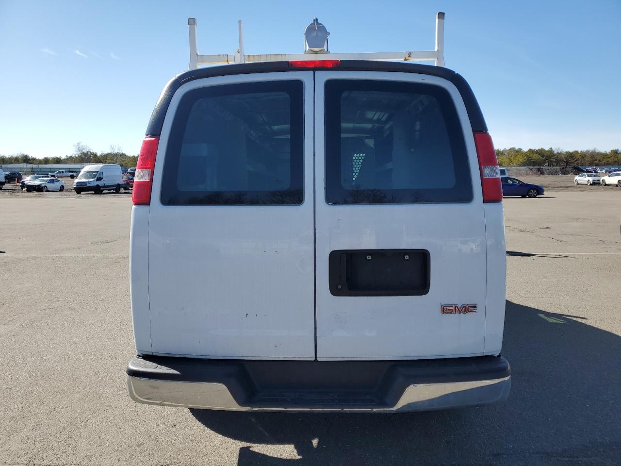 2017 GMC Savana - Image 6