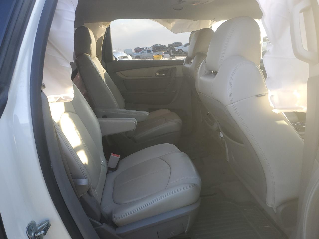 2015 Chevrolet Traverse - Image 11