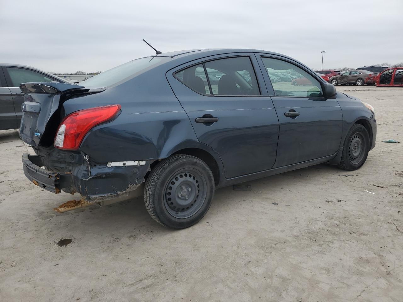 2015 Nissan Versa - Image 3