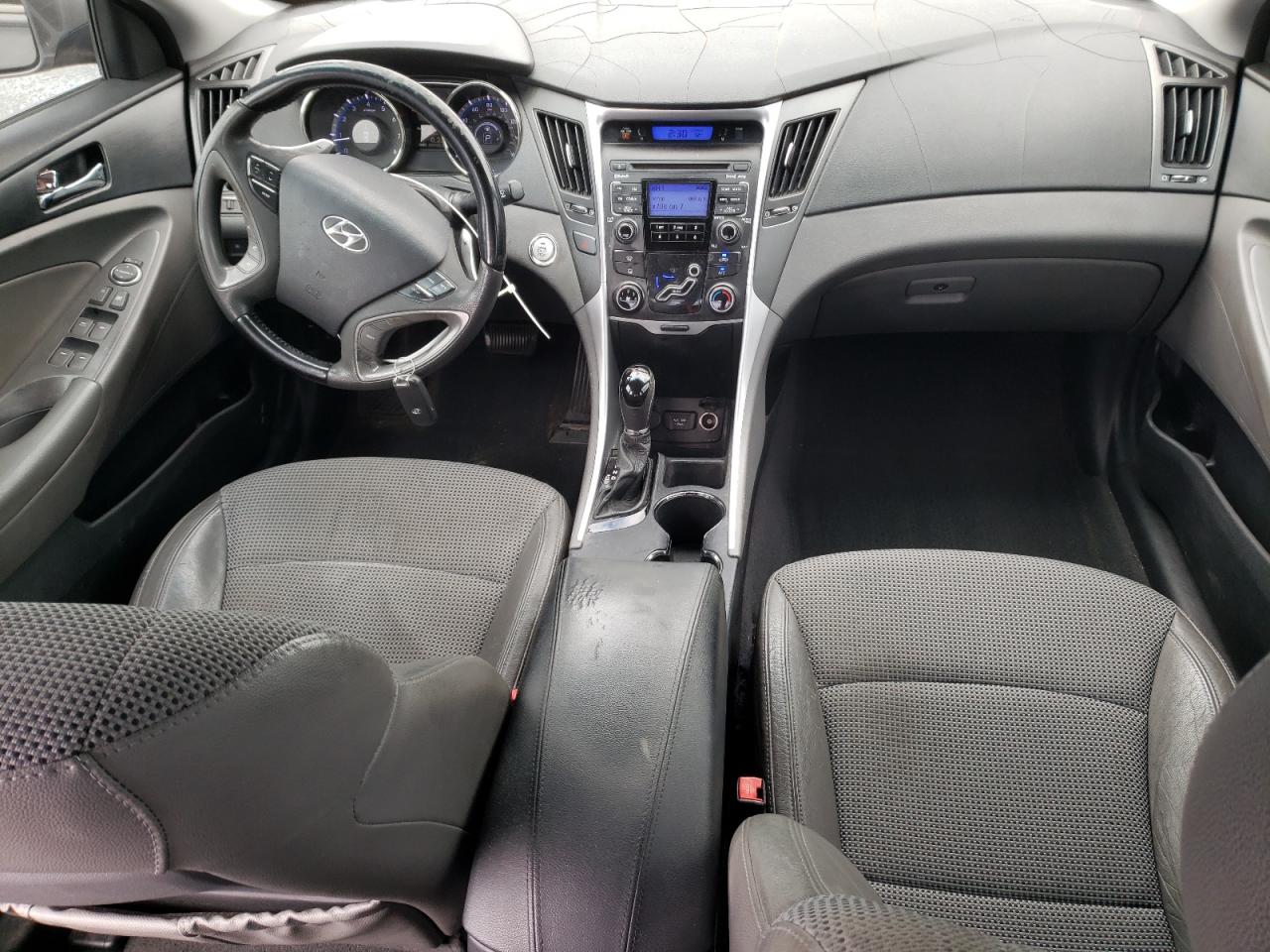 2011 Hyundai Sonata - Image 8