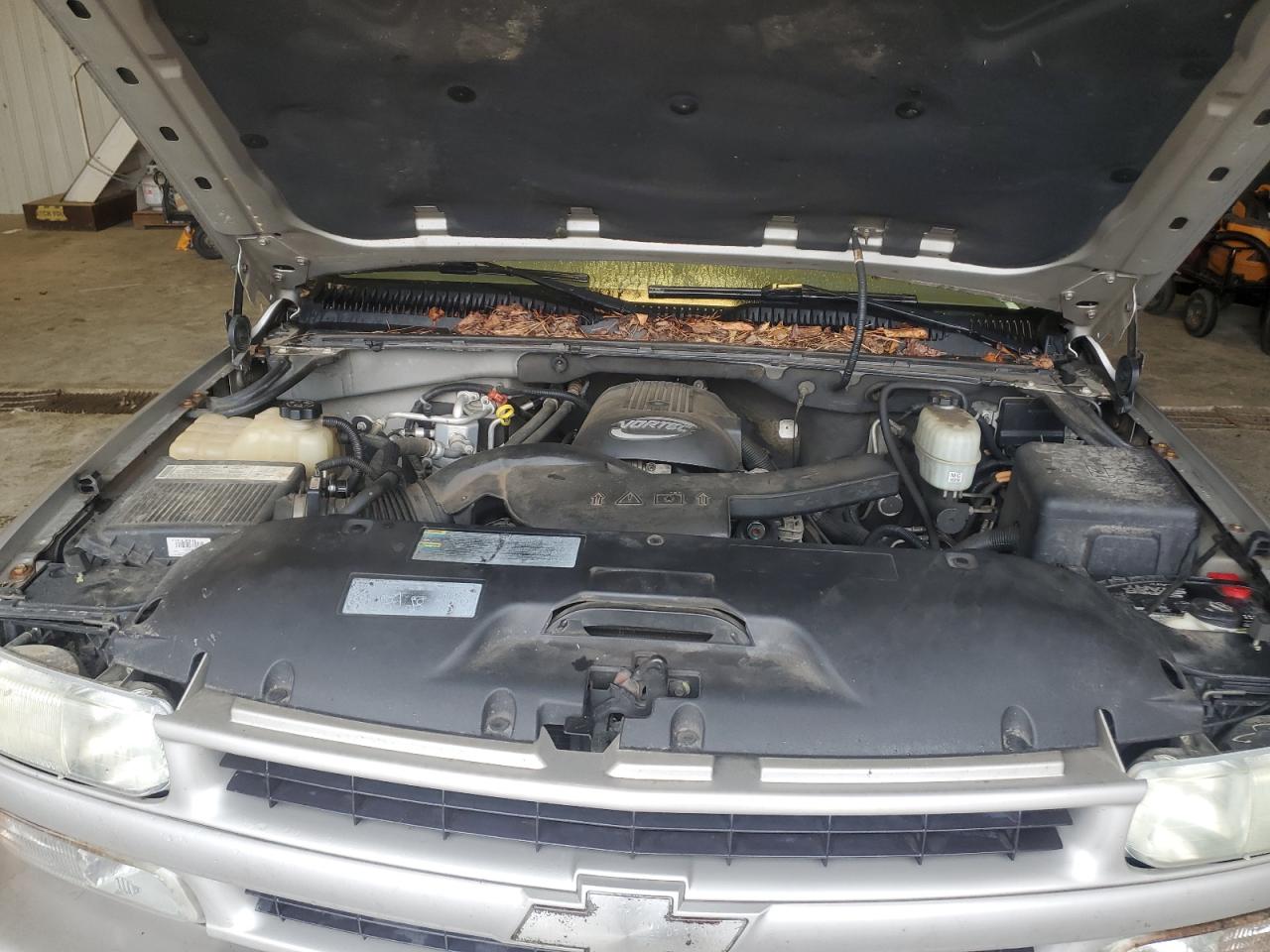 2005 Chevrolet Suburban - Image 12