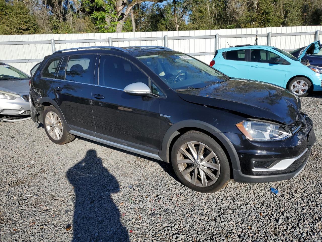 2017 Volkswagen Golf - Image 4