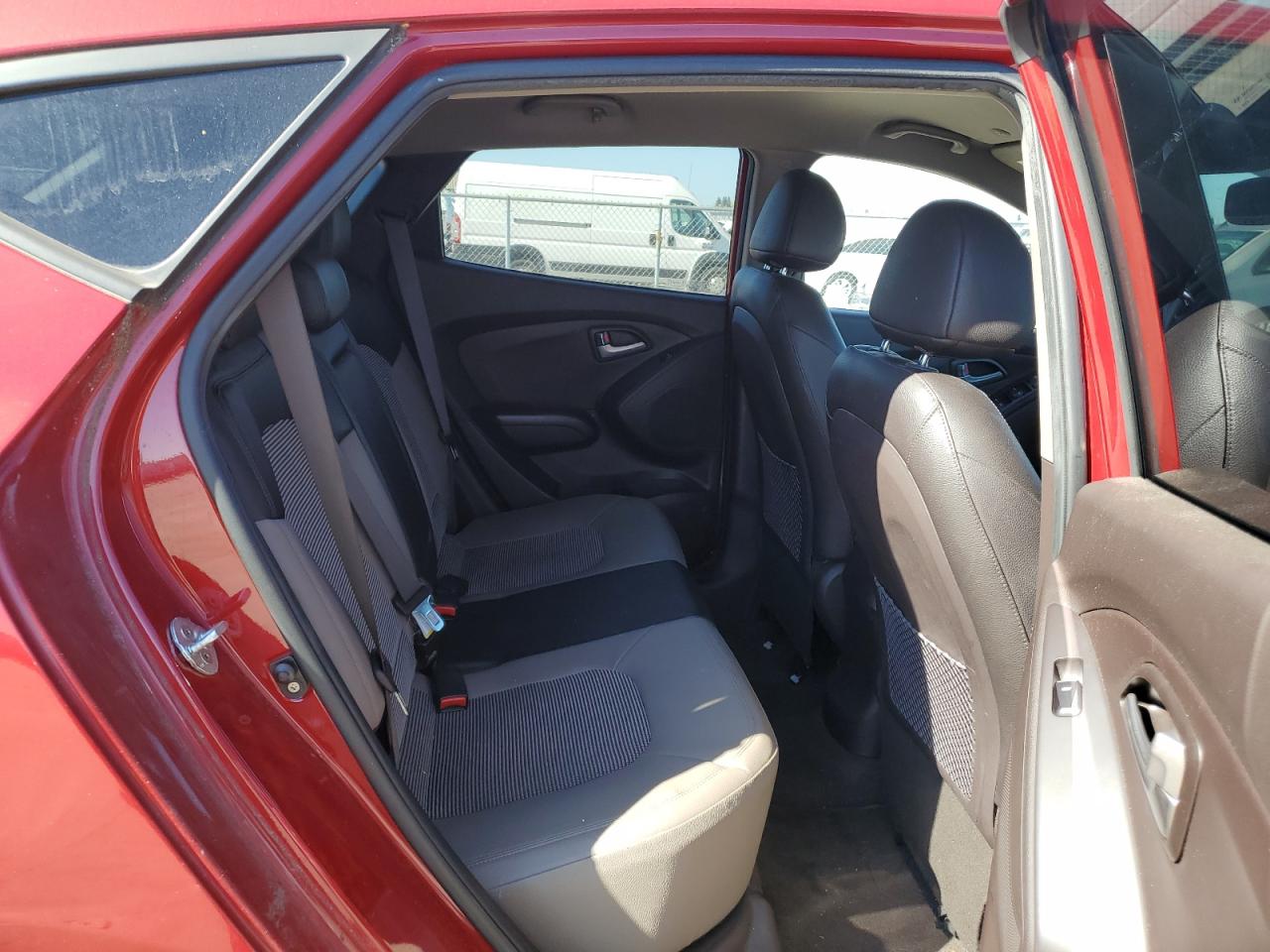2011 Hyundai Tucson - Image 11