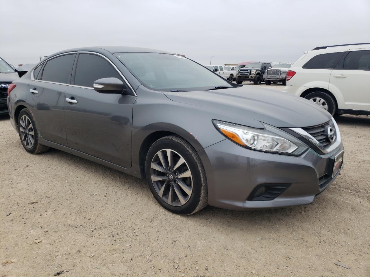 2017 Nissan Altima - Image 4