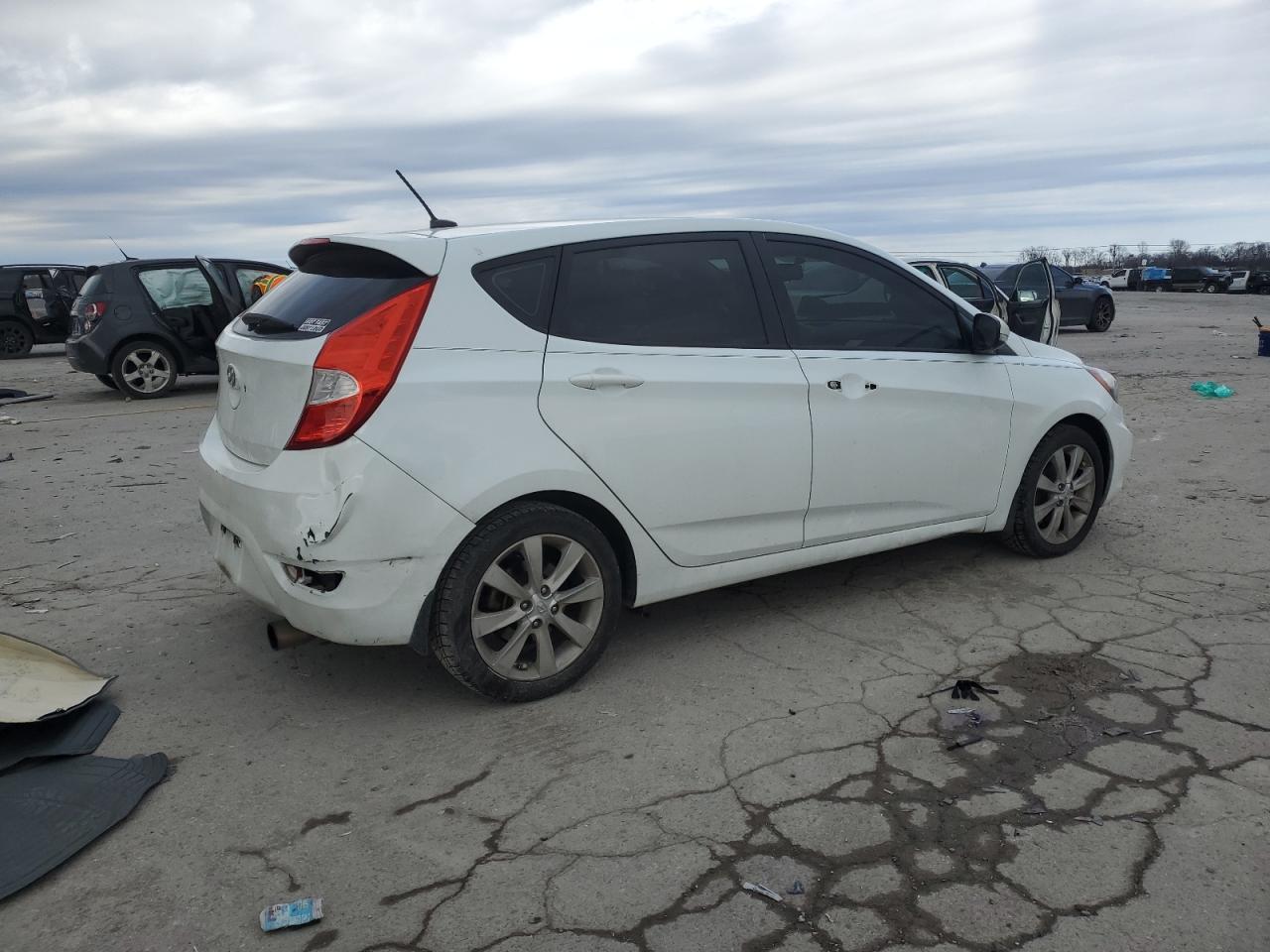 2013 Hyundai Accent - Image 3