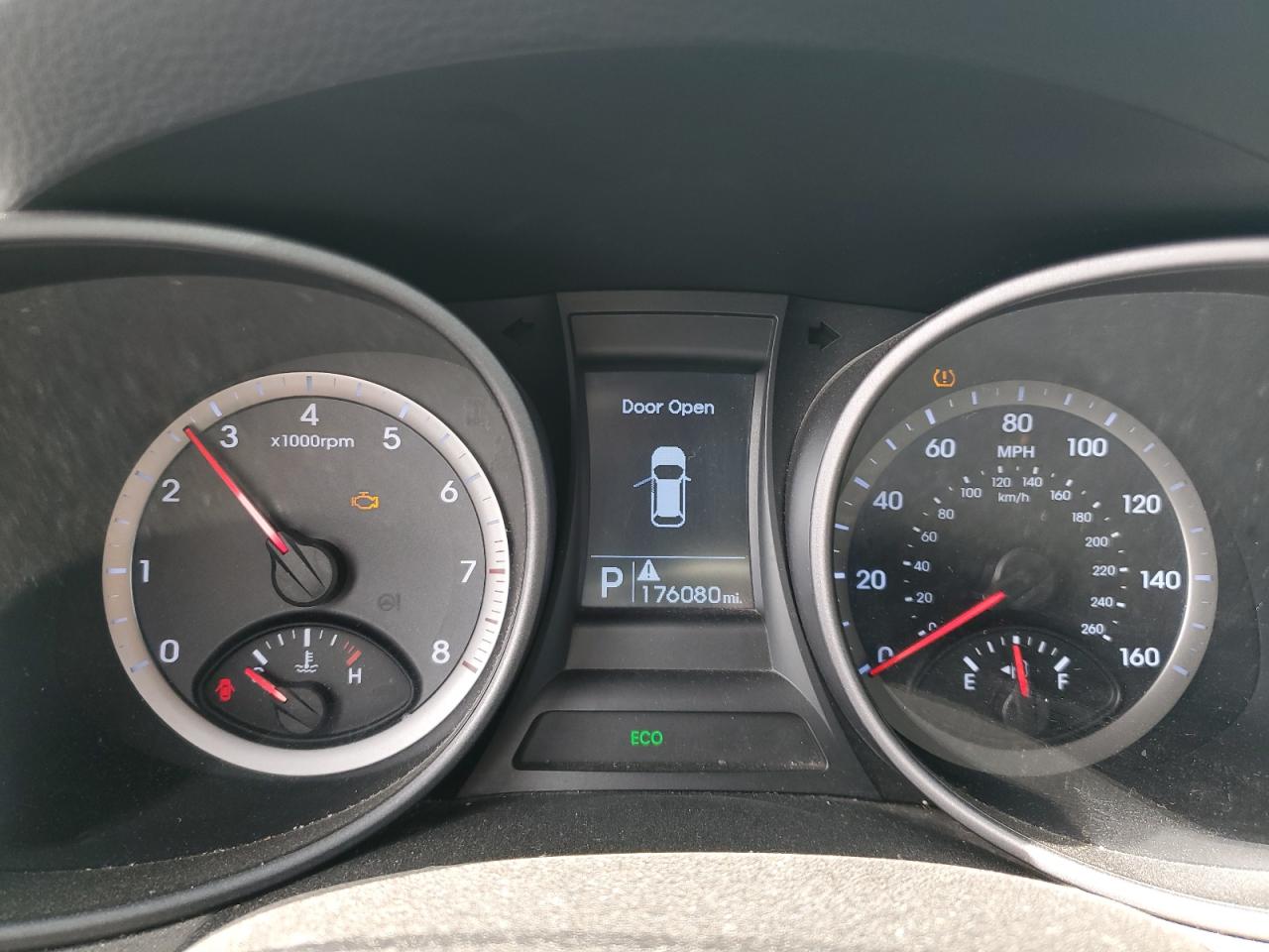 2016 Hyundai Santa Fe - Image 9