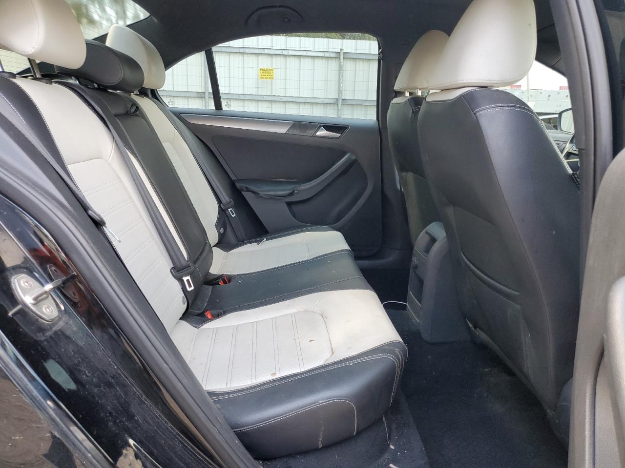2016 Volkswagen Jetta - Image 10