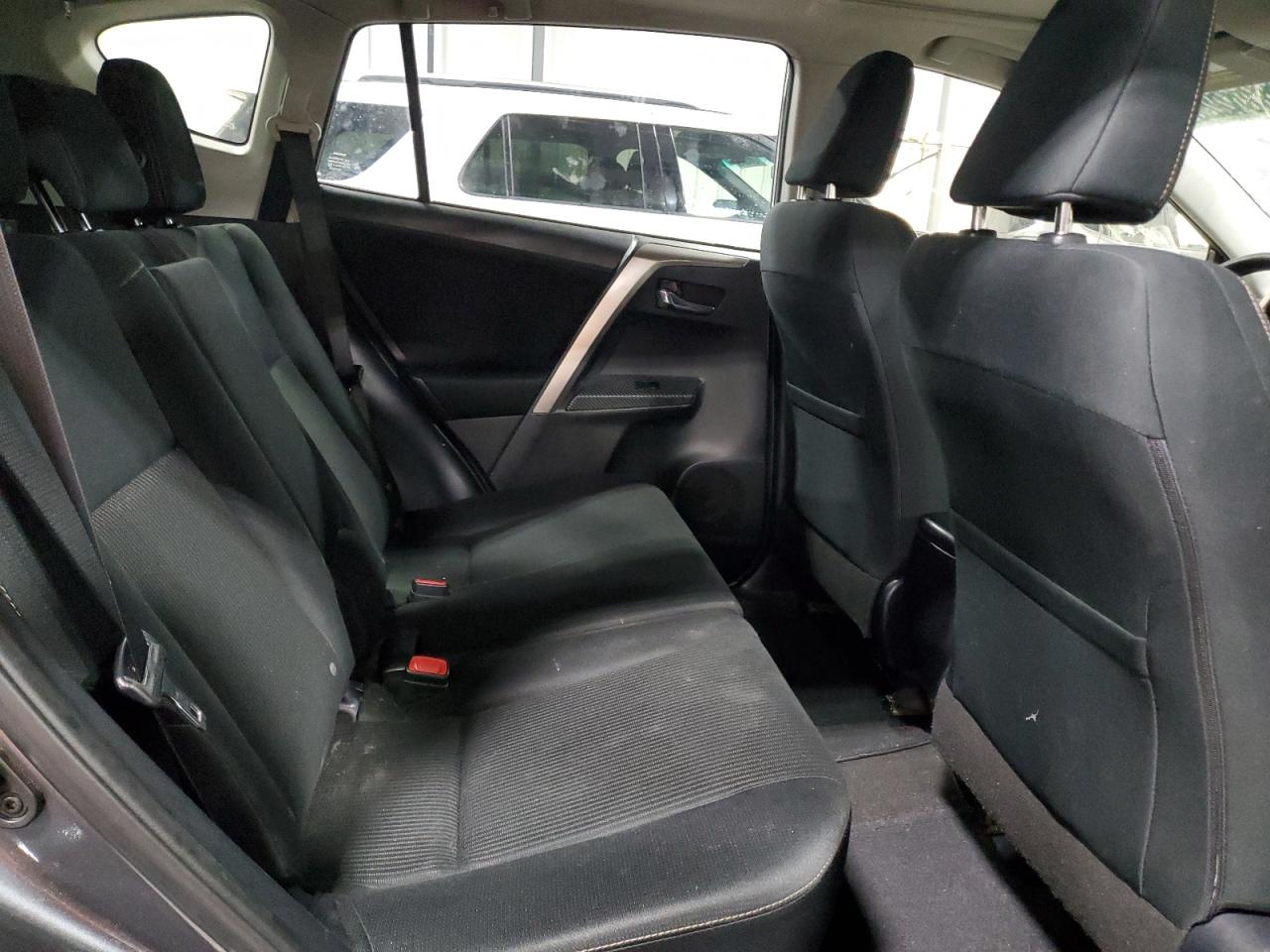 2015 Toyota RAV 4 - Image 10