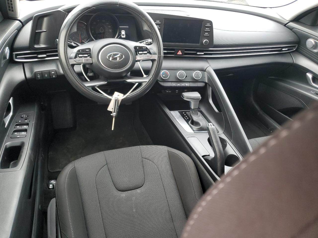 2023 Hyundai Elantra - Image 8