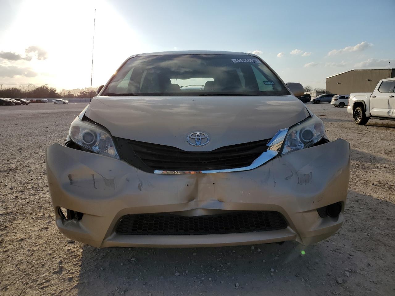 2011 Toyota Sienna - Image 5