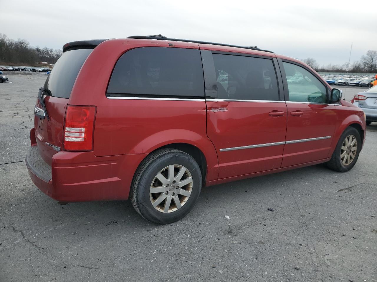 2010 Chrysler Town & Country - Image 3