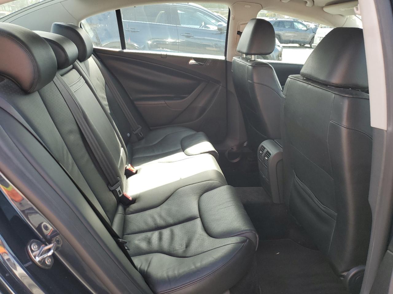 2008 Volkswagen Passat - Image 10