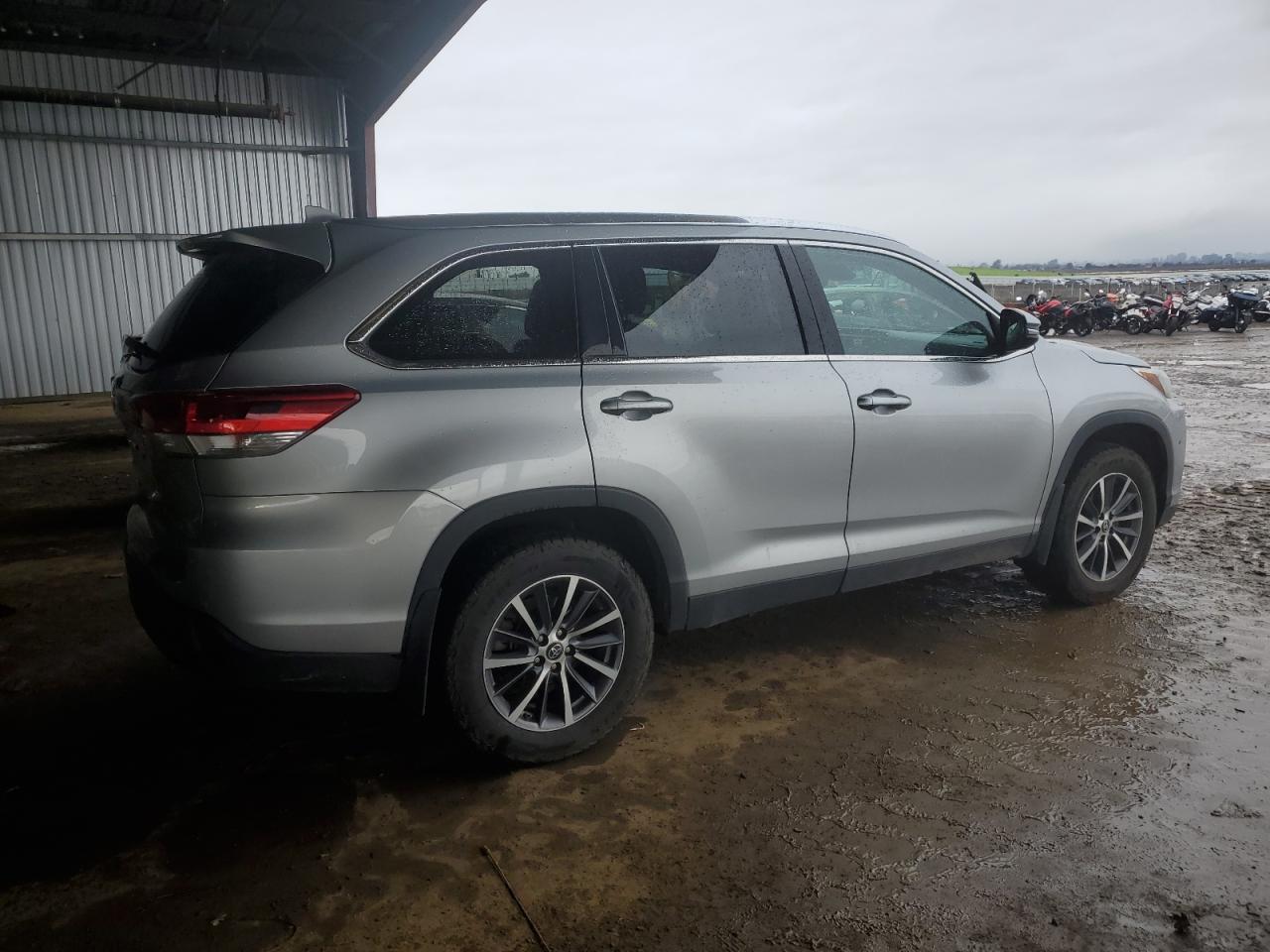 2019 Toyota Highlander - Image 3