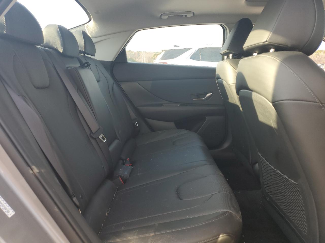 2022 Hyundai Elantra - Image 10