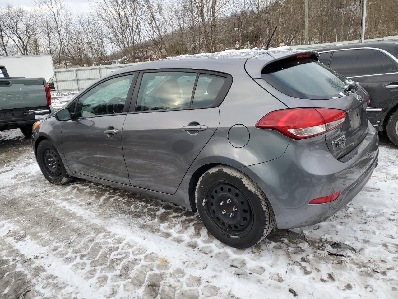 2016 Kia Forte - Image 2