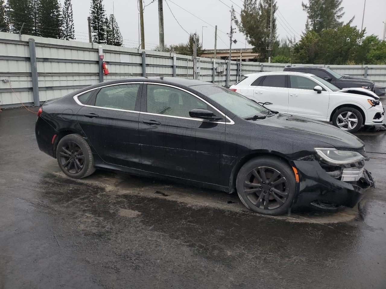 2015 Chrysler 200 - Image 4