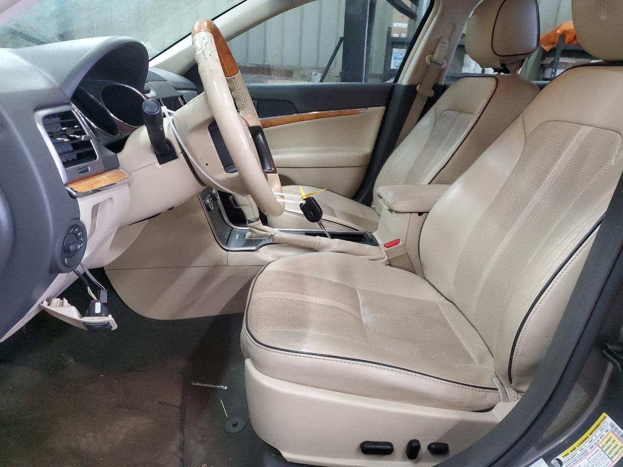2012 Lincoln MKZ - Image 7