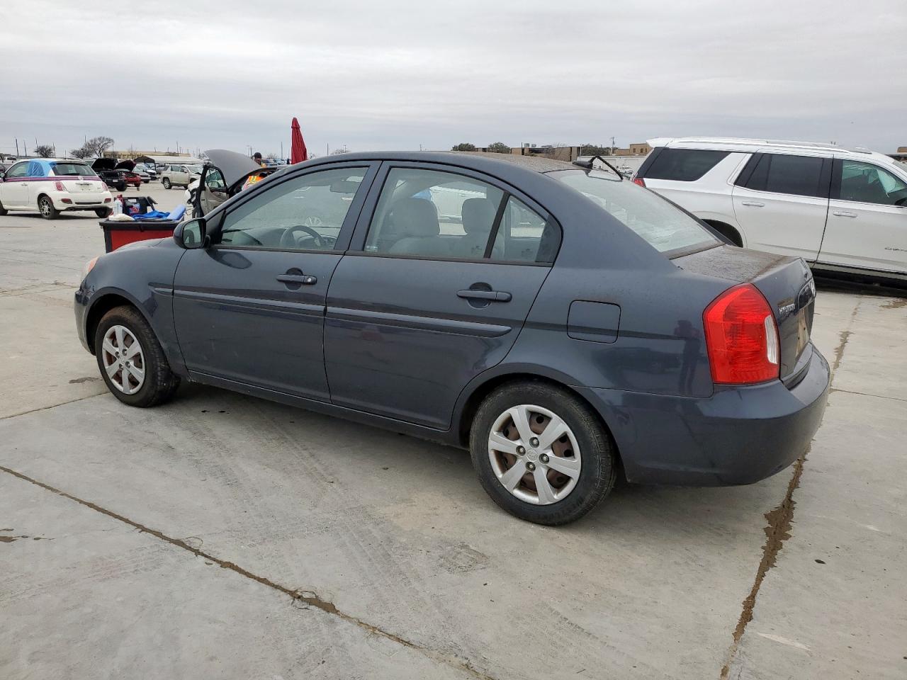 2011 Hyundai Accent - Image 2