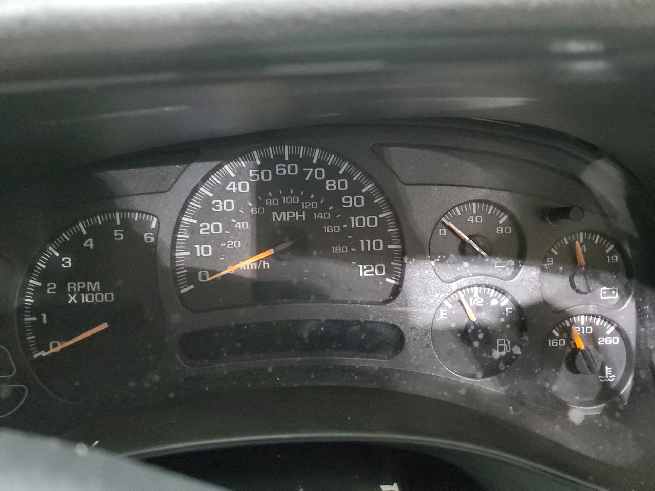 2004 Chevrolet Silverado - Image 9