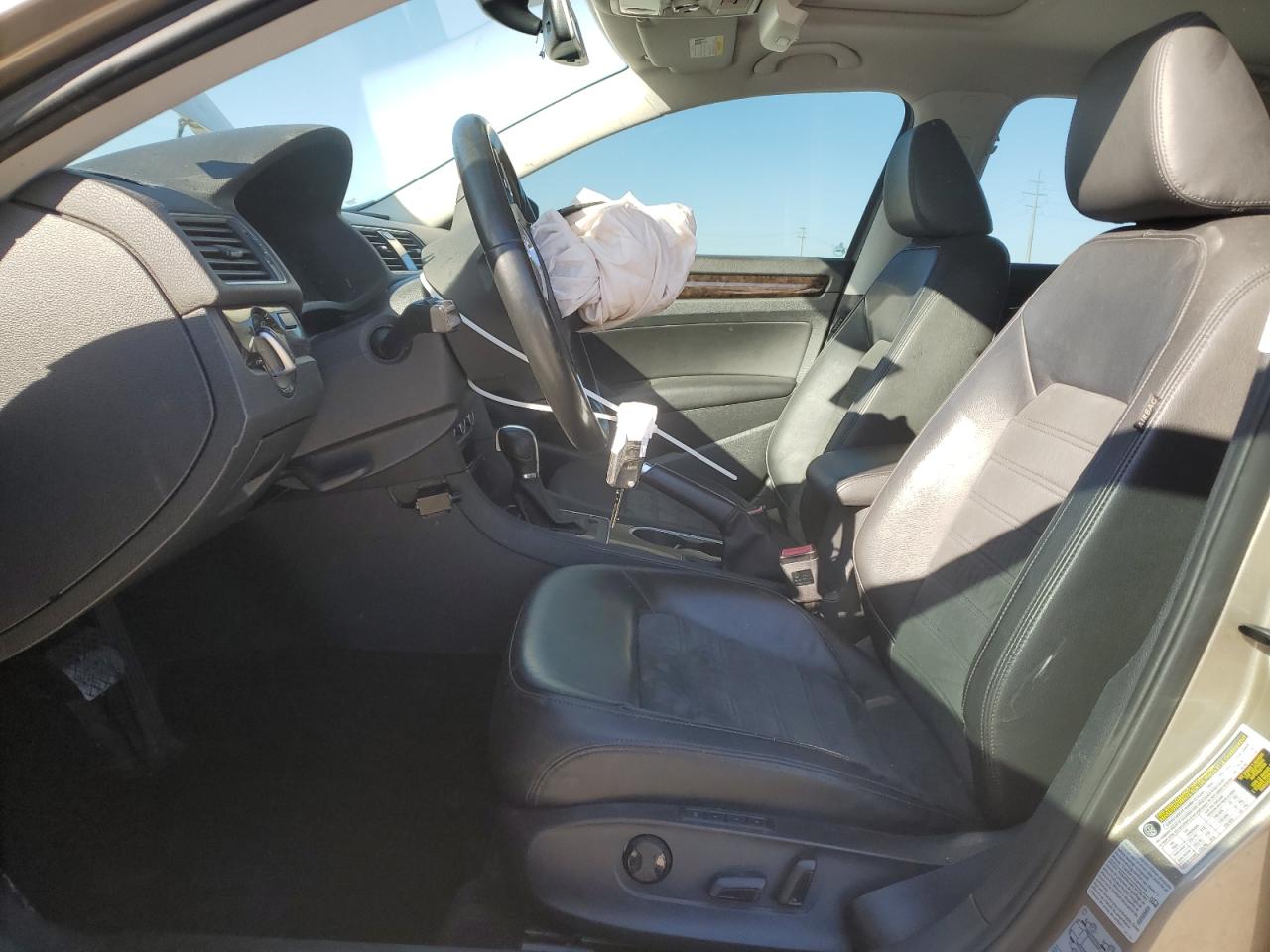 2015 Volkswagen Passat - Image 7