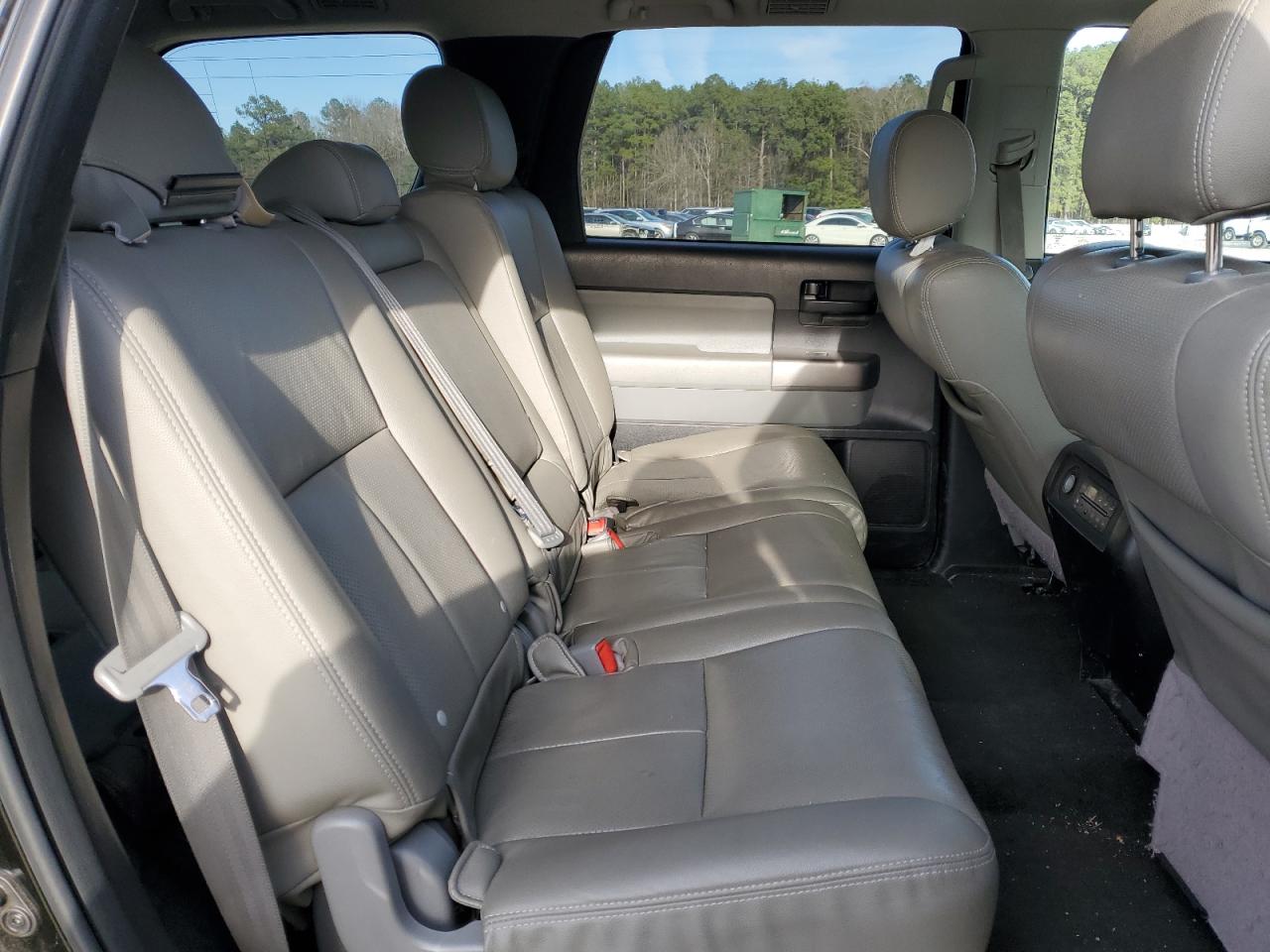 2015 Toyota Sequoia - Image 11