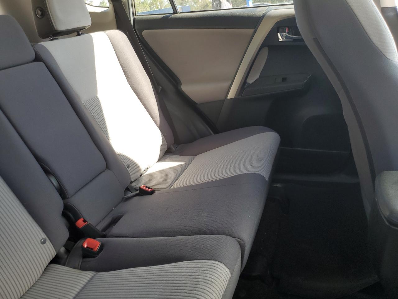2015 Toyota RAV 4 - Image 11