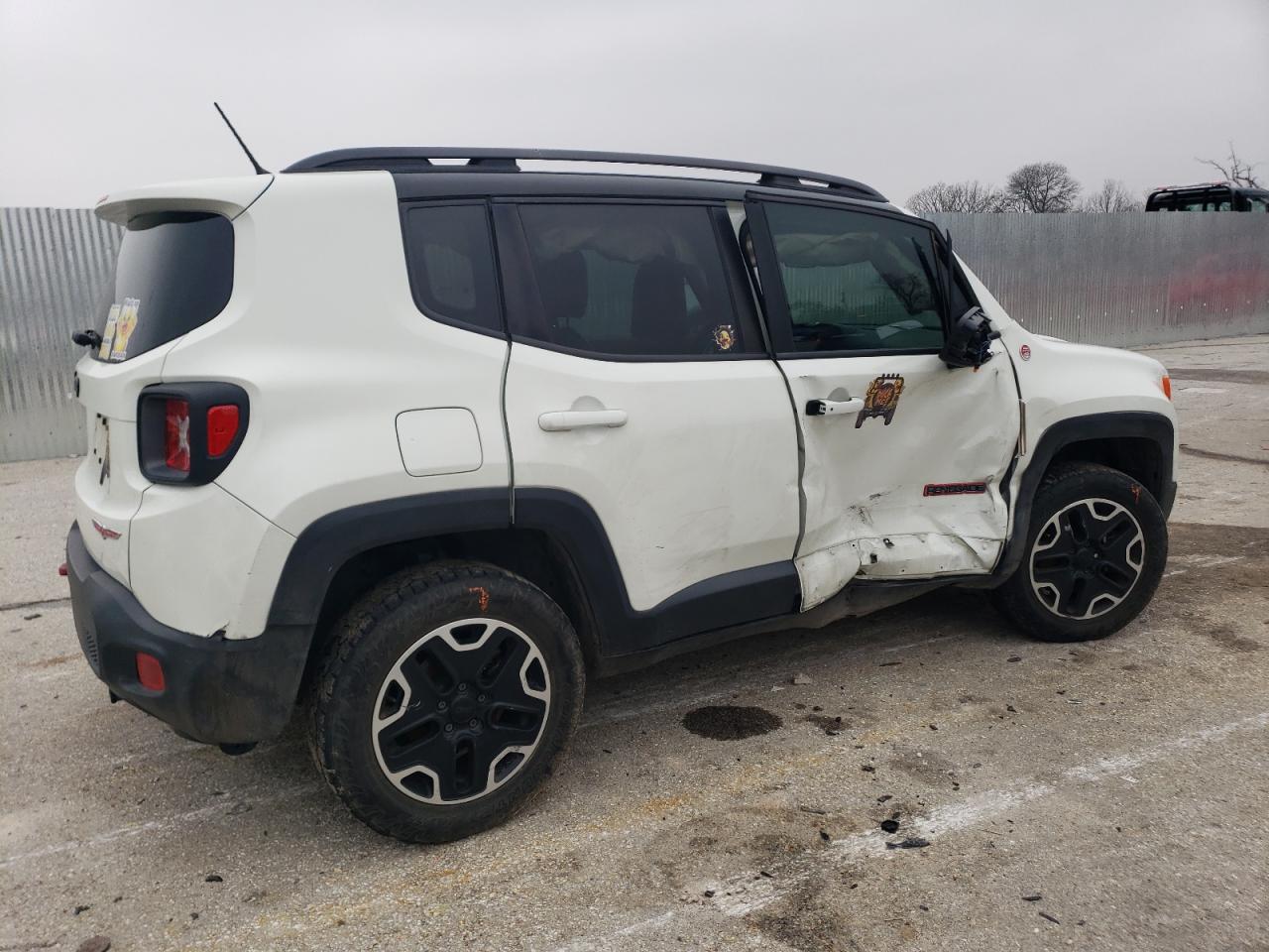 2015 Jeep Renegade - Image 3