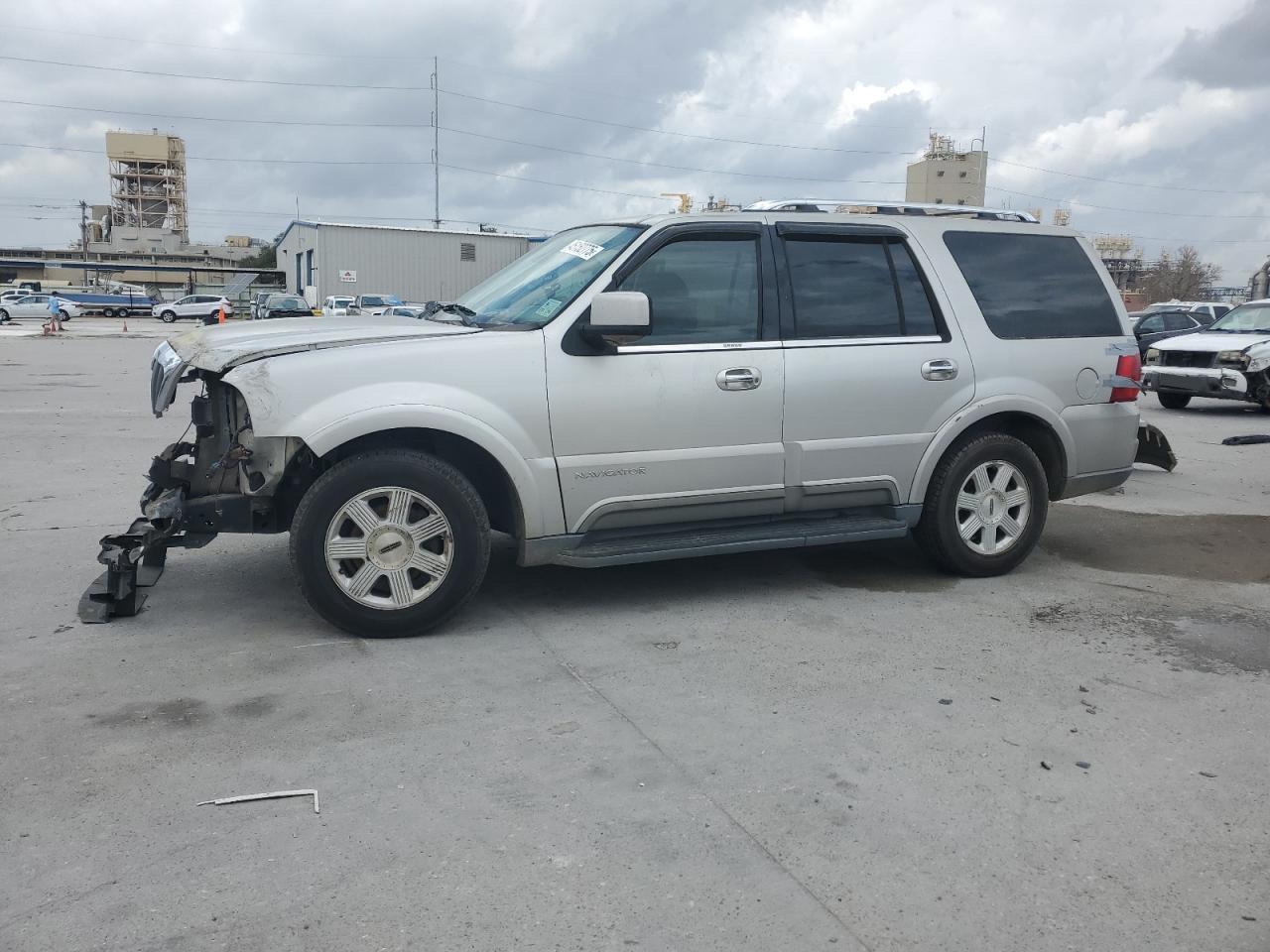 2003 Lincoln Navigator - Image 2